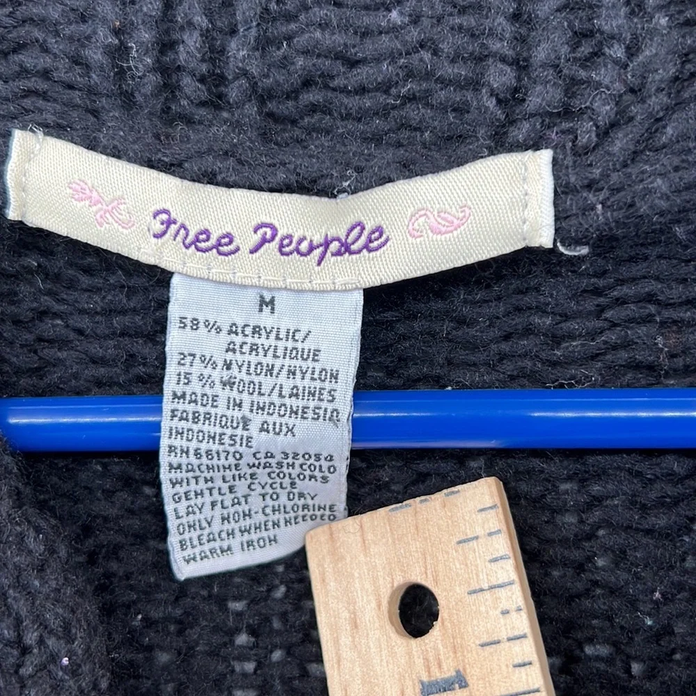 Free People‎ Button Down Cardigan Sweater Womens Medium Black Soft Stretch Fall - Picture 3 of 12